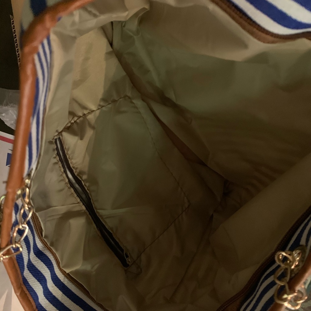 Handbag..  Tote - Picture 8 of 12